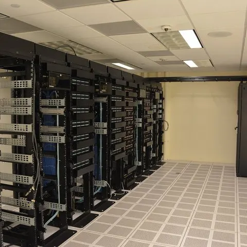 データセンターに並ぶサーバー